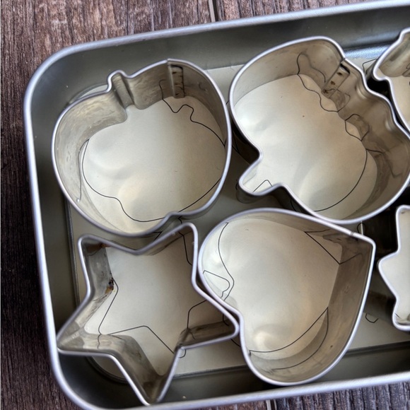 Pampered Chef Creative Mini Cookie Cutters (8) Set in Tin Fruit Cheese - Picture 3 of 4